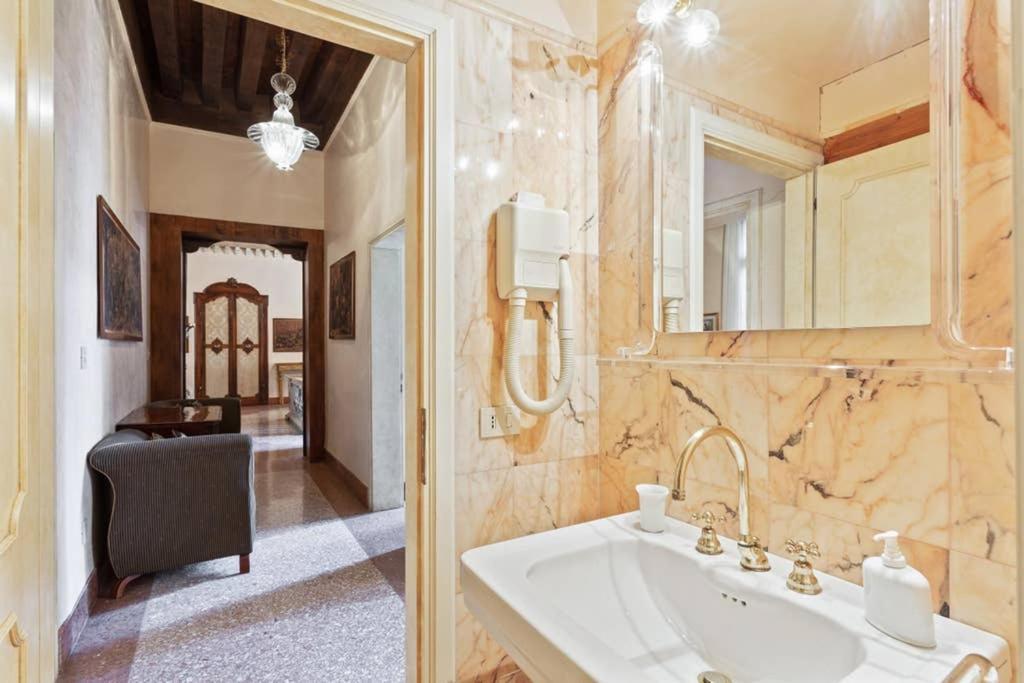 Doge Palace Luxury Apartment - Cannaregio Венеция Экстерьер фото